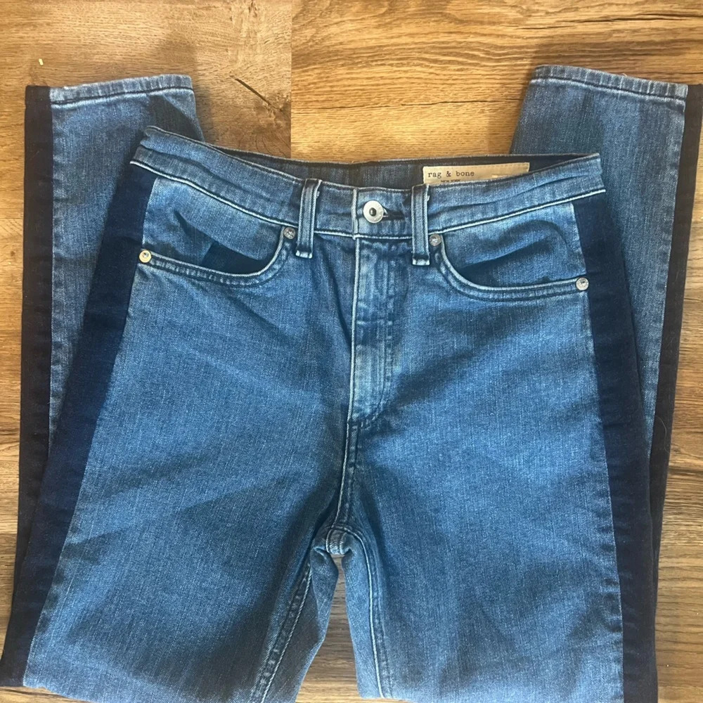 Rag and Bone jeans size 28. Excellent condition no stains or imperfections.